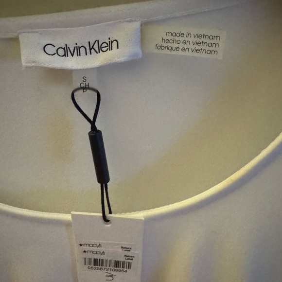 Elegant White Women's Top with Button Detail - Picture 5 of 5